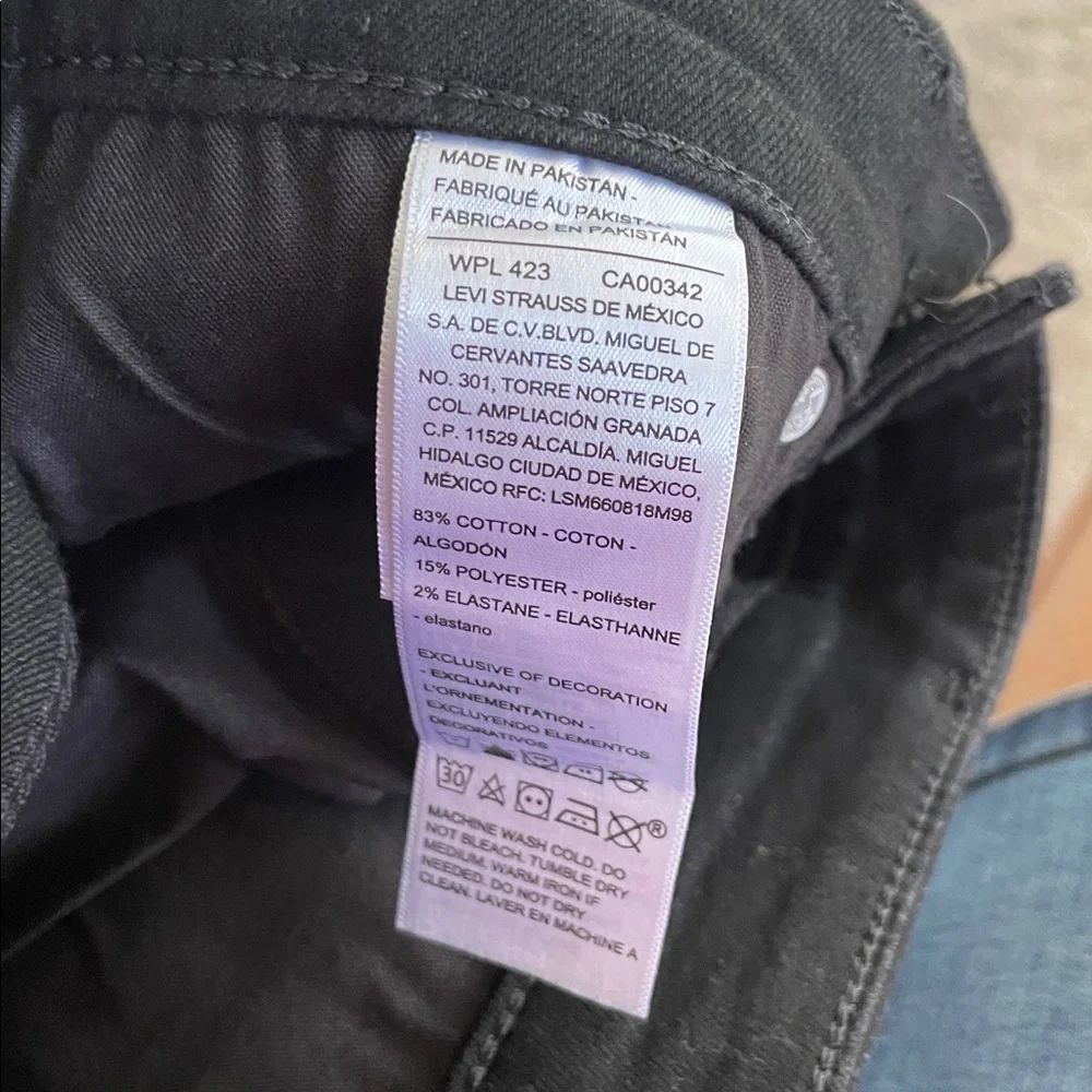 Signature‎ Levi’s High-Rise Skinny Jet Black Denim Pants - Picture 7 of 9